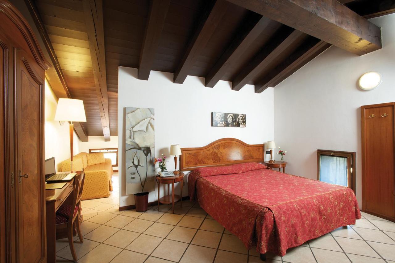 Bes Hotel Bergamo Cologno Al Serio Exterior foto