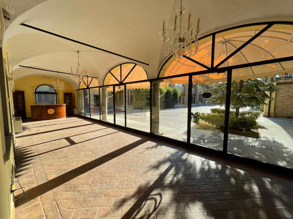 Bes Hotel Bergamo Cologno Al Serio Exterior foto