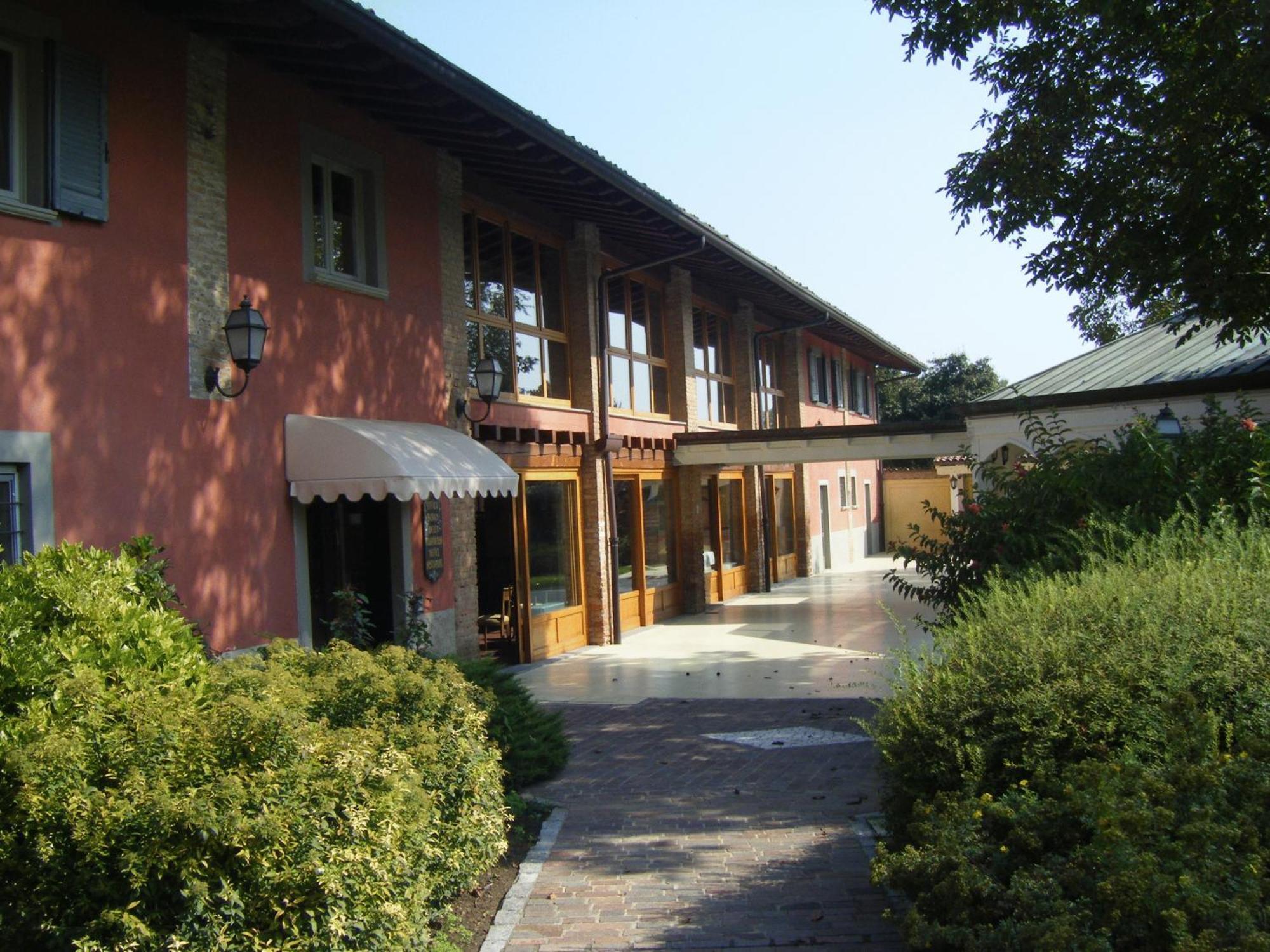 Bes Hotel Bergamo Cologno Al Serio Exterior foto