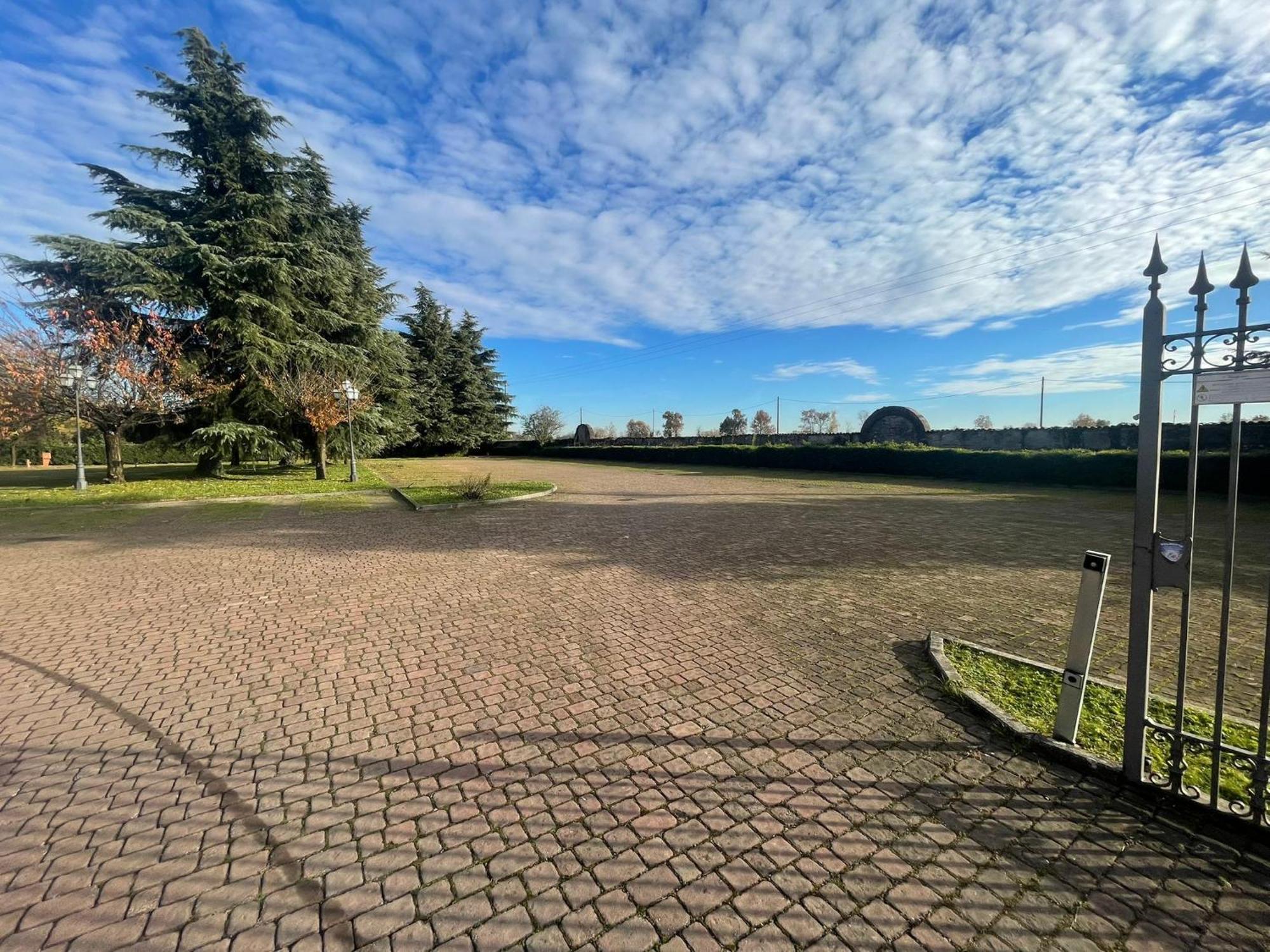 Bes Hotel Bergamo Cologno Al Serio Exterior foto