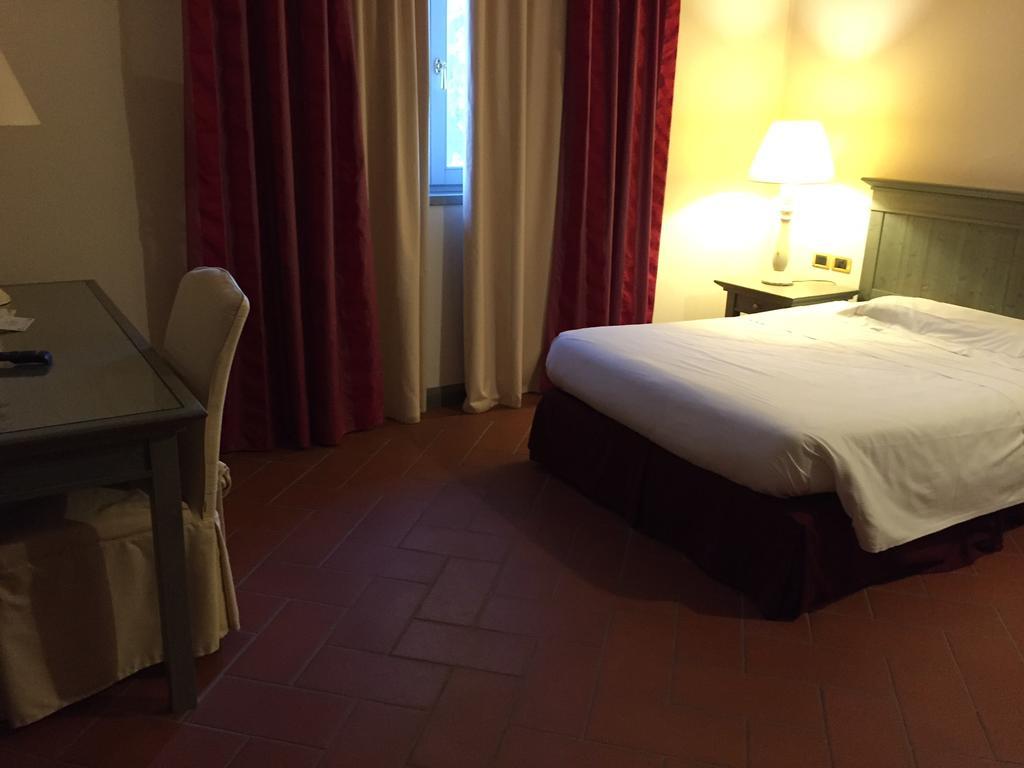 Bes Hotel Bergamo Cologno Al Serio Exterior foto