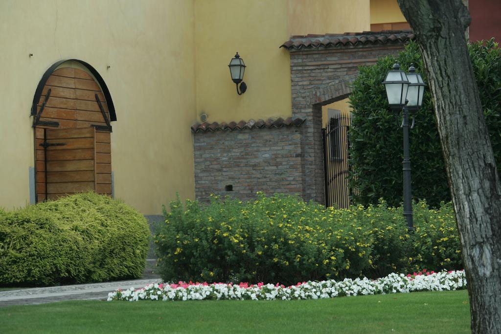 Bes Hotel Bergamo Cologno Al Serio Exterior foto