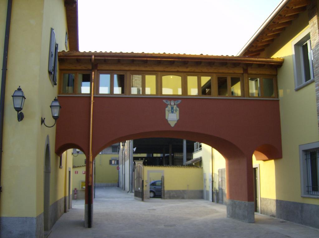 Bes Hotel Bergamo Cologno Al Serio Exterior foto