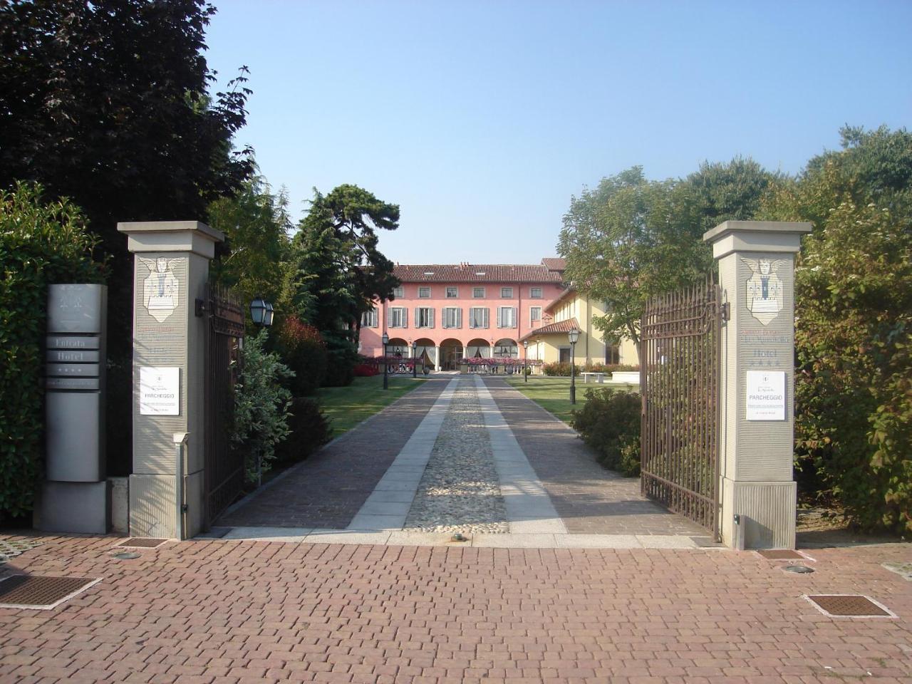 Bes Hotel Bergamo Cologno Al Serio Exterior foto