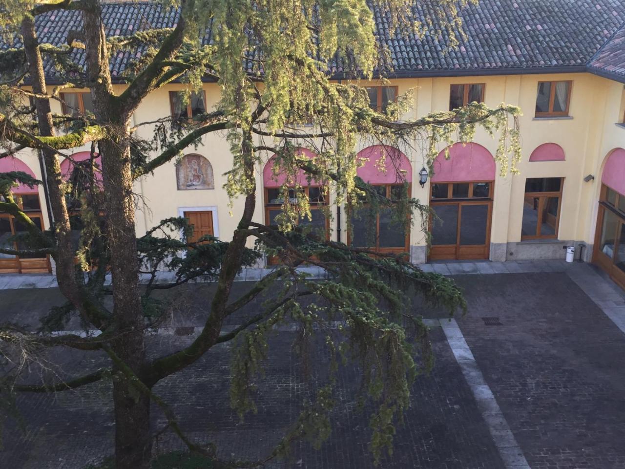 Bes Hotel Bergamo Cologno Al Serio Exterior foto
