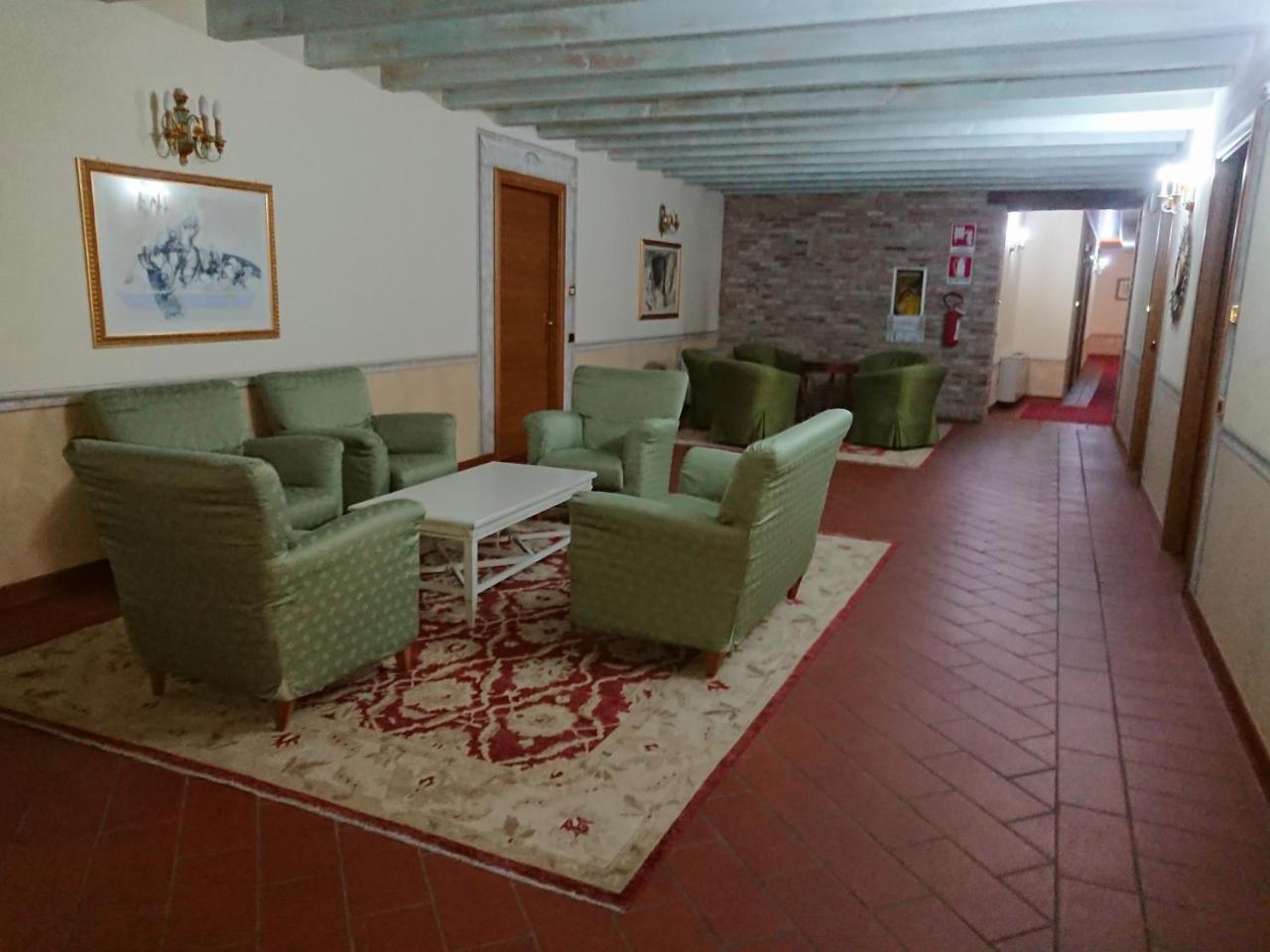 Bes Hotel Bergamo Cologno Al Serio Exterior foto