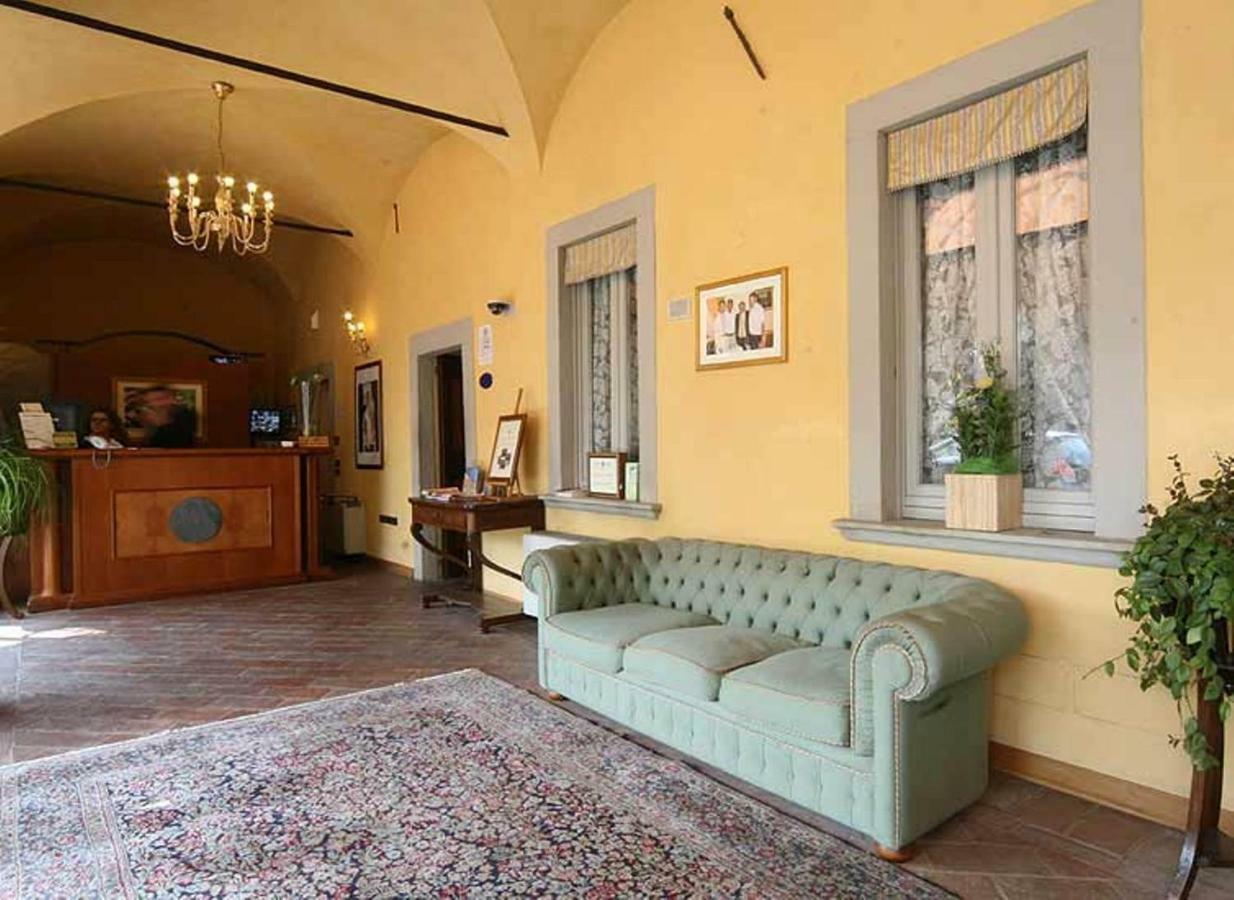 Bes Hotel Bergamo Cologno Al Serio Exterior foto